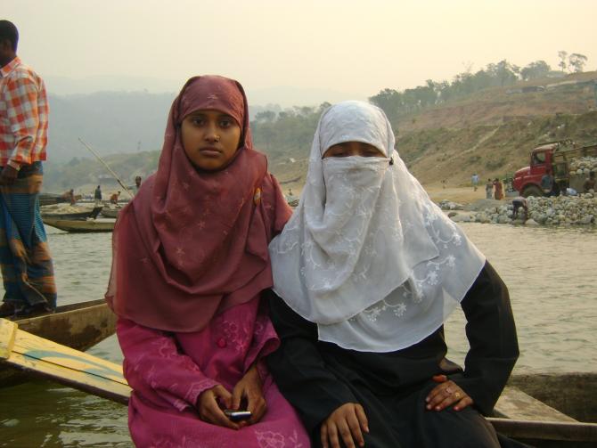 নিজের কাজ নিজে করার আনন্দ অনেক